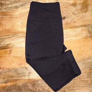 Lululemon gray capris scrunch leg size 12